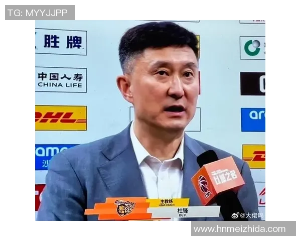 广东夺冠！丁伟杜锋相视一笑，赵睿淡定，朱芳雨握手机，周鹏问候